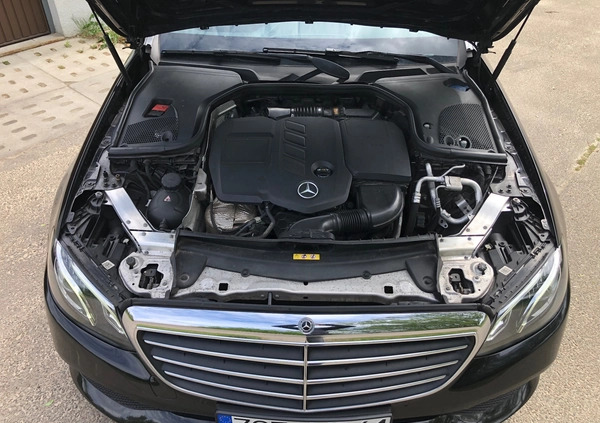 Mercedes-Benz Klasa E cena 77490 przebieg: 331000, rok produkcji 2018 z Szczecinek małe 172